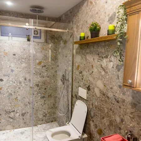 Fleeville Vicky's Tirana