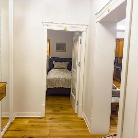 Fleeville Vicky's Tirana