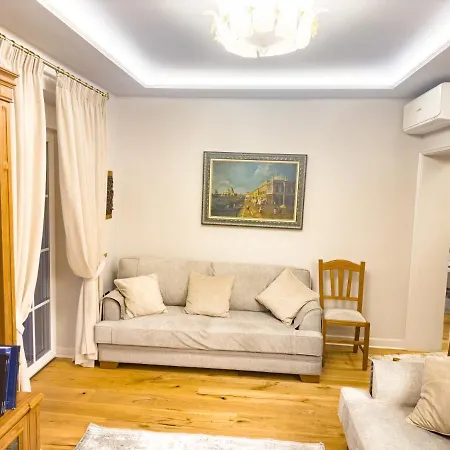 Fleeville Vicky's Tirana