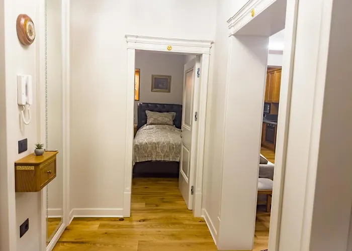 Fleeville Vicky's ティラナ